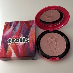 NIB! Mac Cosmetics Trolls Collection Beauty Powder In Color Play It Proper.